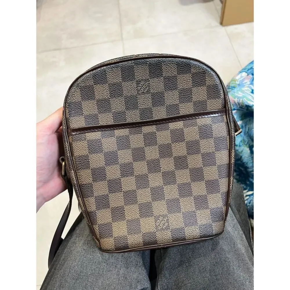 Louis Vuitton Women Pre-Loved Bag Very Good Condition